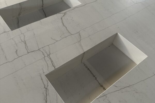 NICCHIA PARETE BAGNO COSTRUITA IN LABORATORIO NEOLITH MONT BLANC